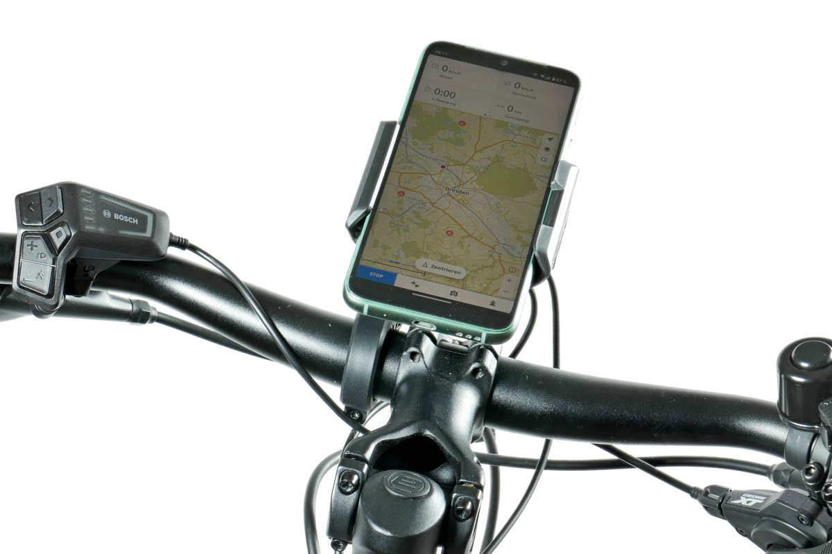 Smartphone sur Bosch SmartphoneGrip avec adaptateur vertical EBIKE24