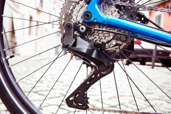 Nouveau dérailleur Shimano Cues Di2 pour eShift